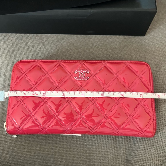 Chanel gusset zip wallet - Picture 11 of 13
